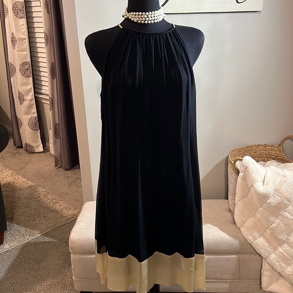 Black sleeveless dress